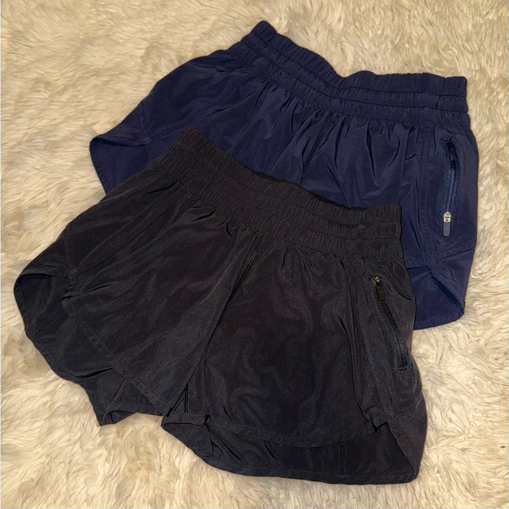Lot of 2 Lululemon Hottie Hot Shorts 2.5” - Size 6 - Picture 5 of 5